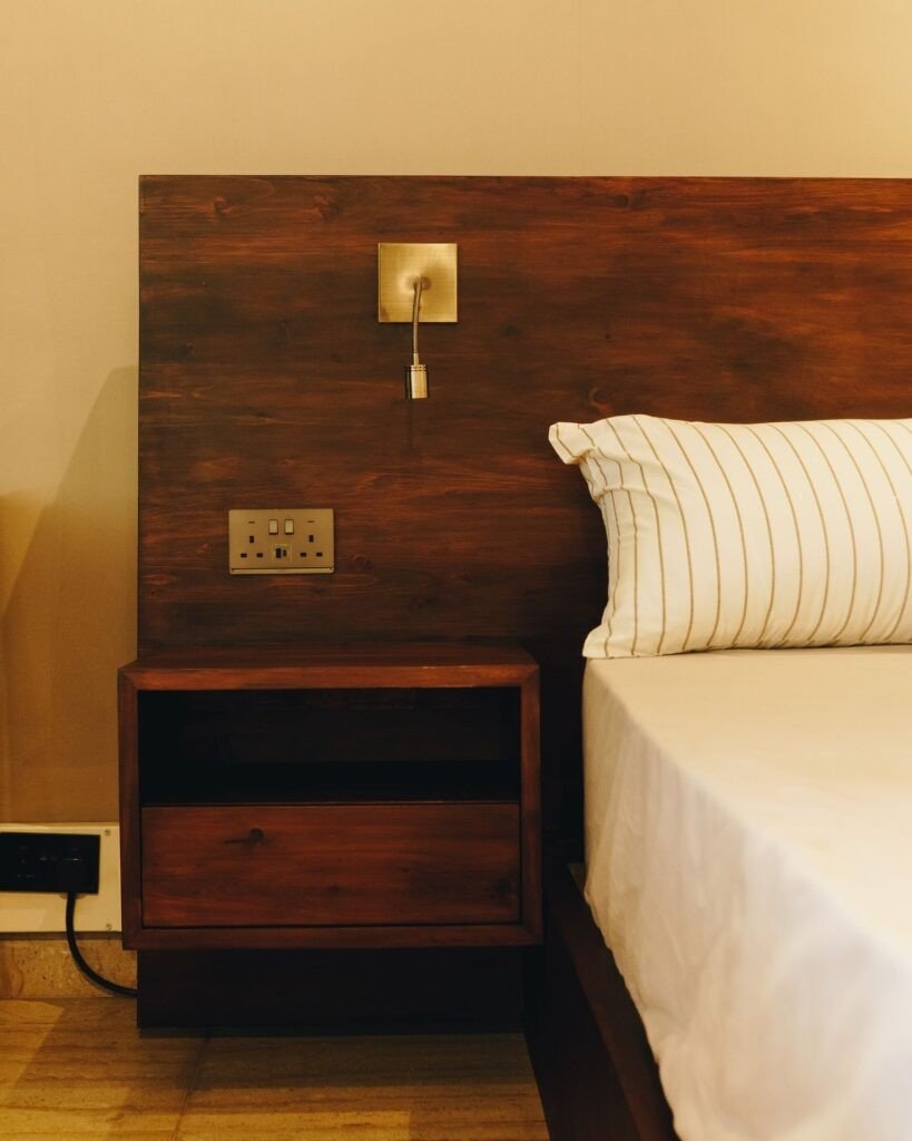 The Teak Haven Bed_02