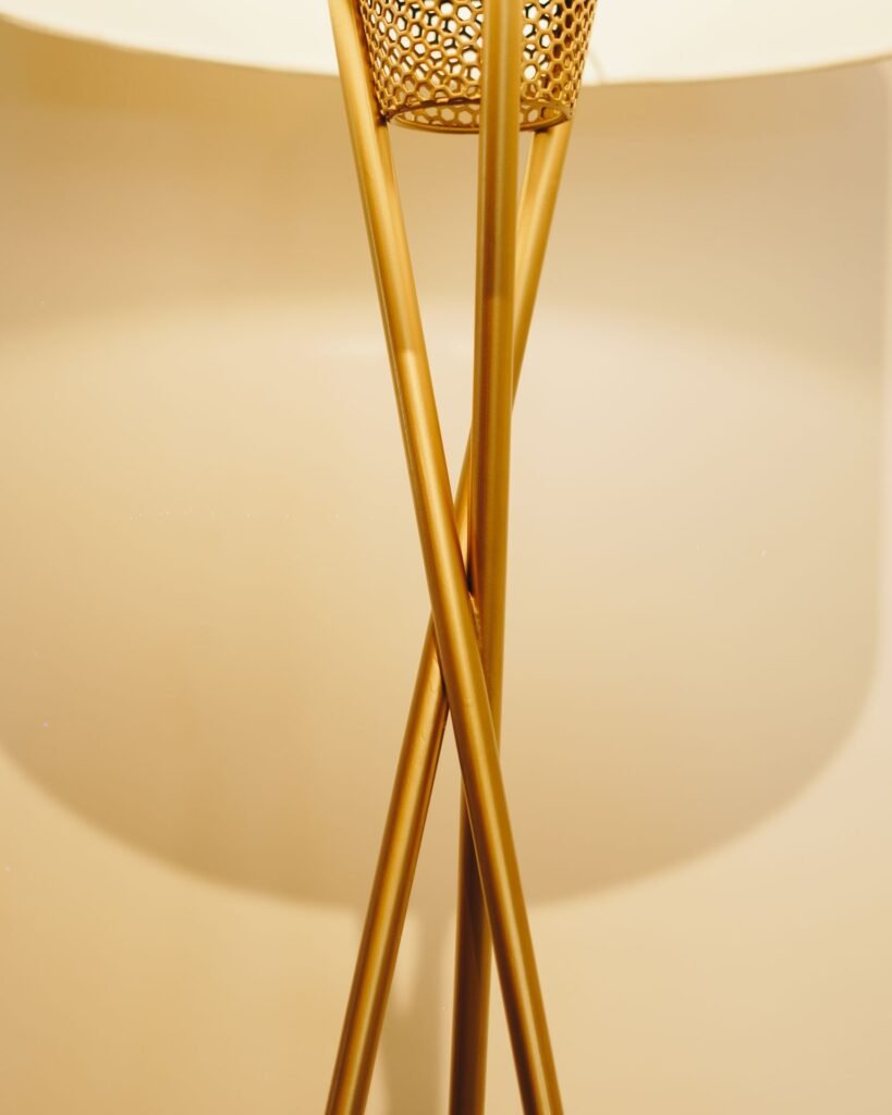 Tripod Floor Lamp_02